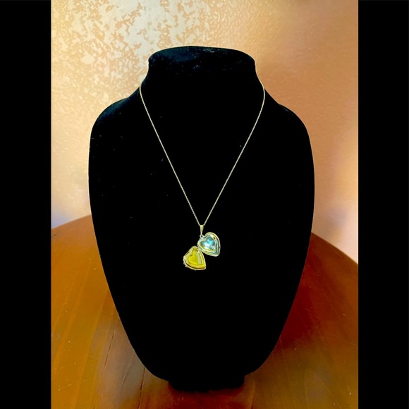 Locket and Earrings in Gold Color with Red and Crystal Color Stones - Picture 7 of 9